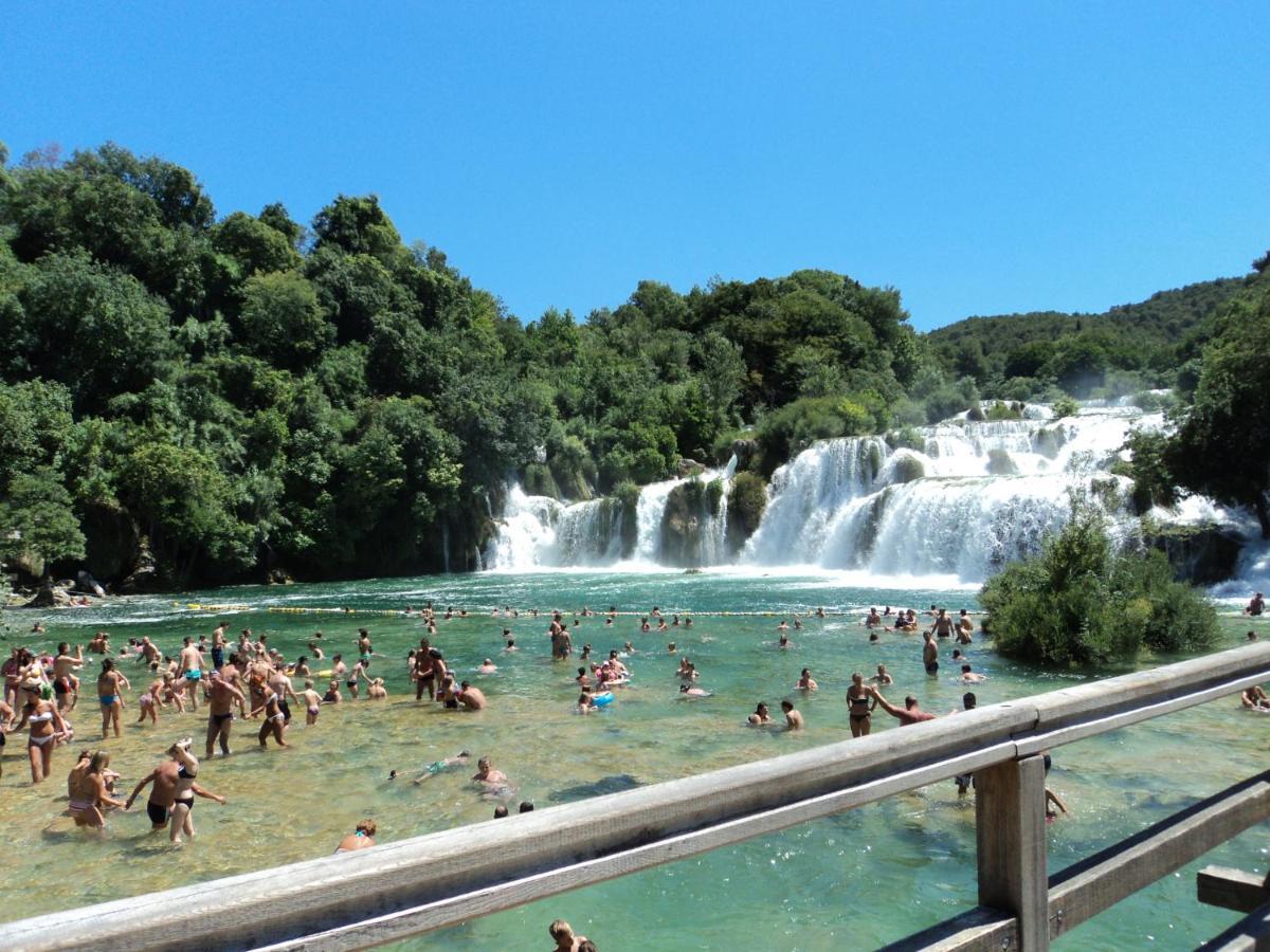 Appartamento Vukovarska Rose Kaštela Esterno foto